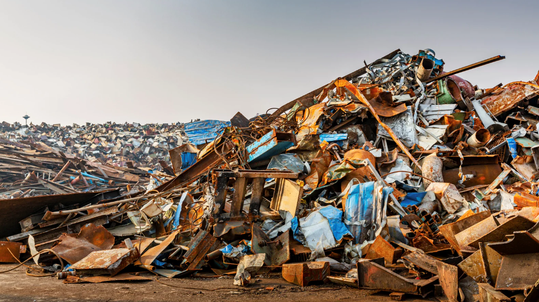 Why Roll-Off Dumpsters Are the Easiest Way to Manage Scrap Metal on Job Sites